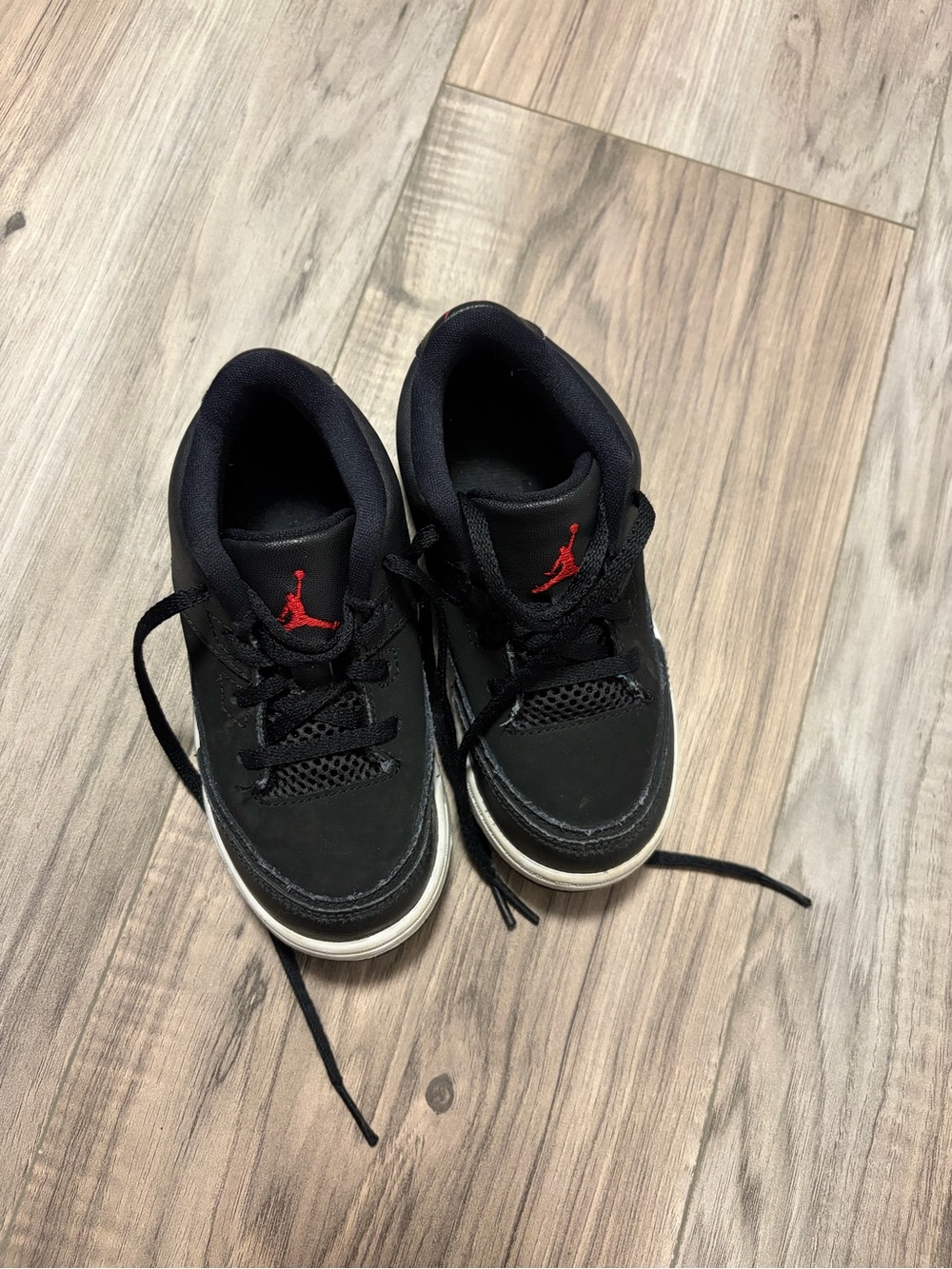 Jordan Kids Black and Red Low-Top Sneakers